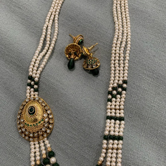 Long pearl and kundan necklace with drop earrings - Picture 3 of 4